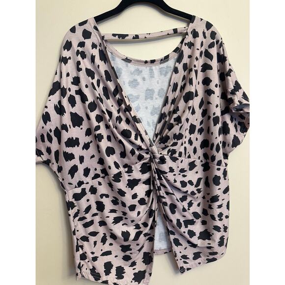 Plus Leopard Print Short Sleeve Top Twist Back Cutout Dolman Sleeve Neutral - Picture 3 of 5